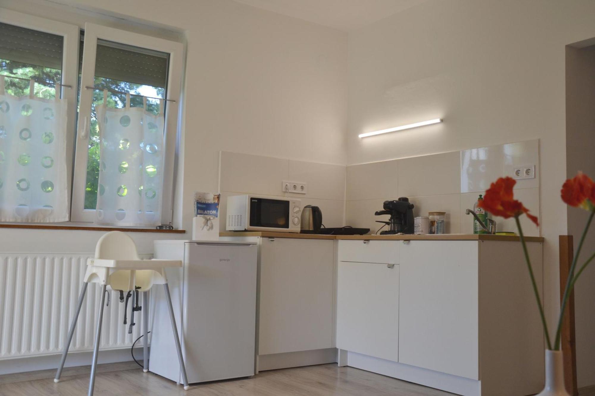 Akvamarin Apartman เคสเท ภายนอก รูปภาพ