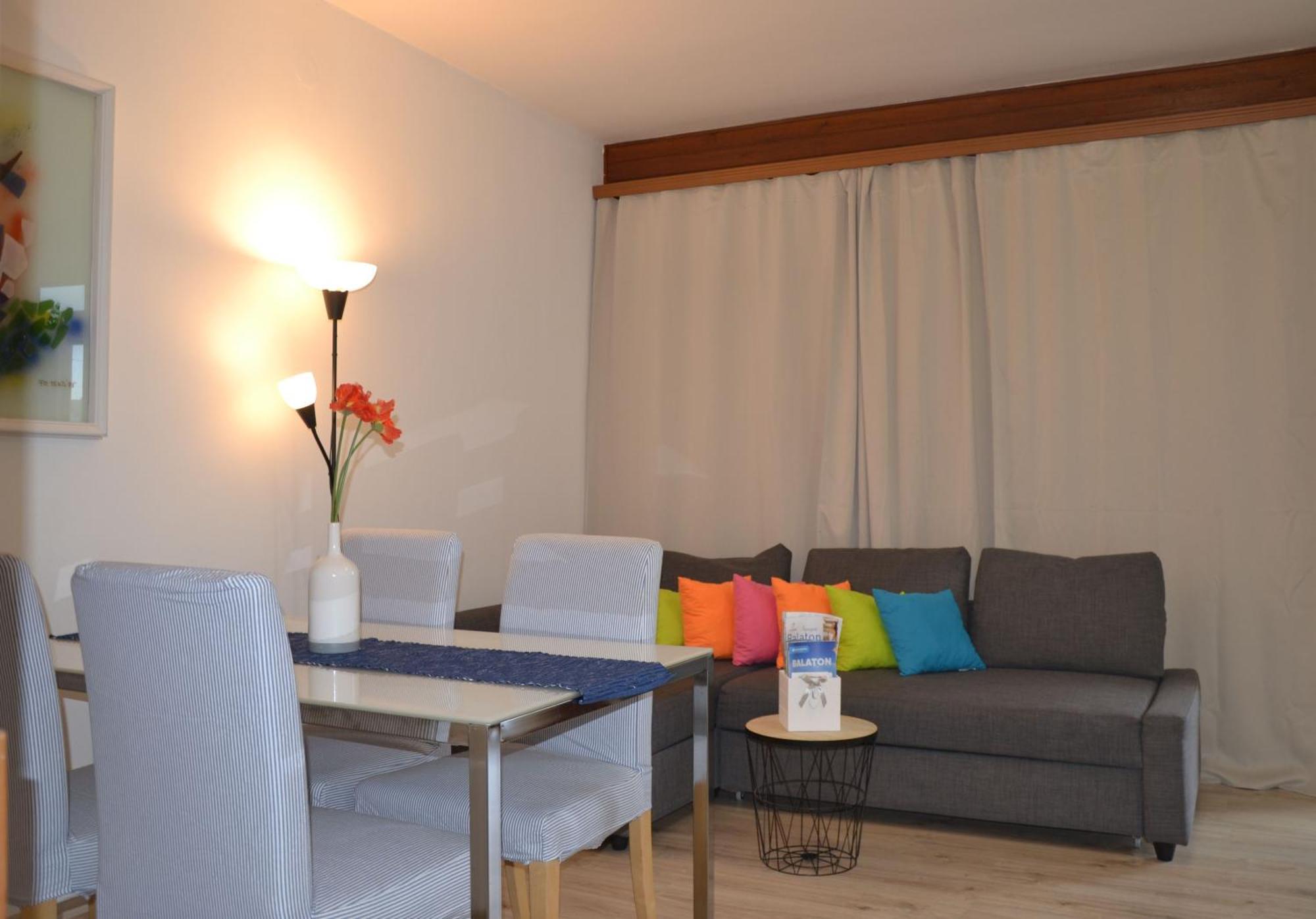 Akvamarin Apartman เคสเท ภายนอก รูปภาพ