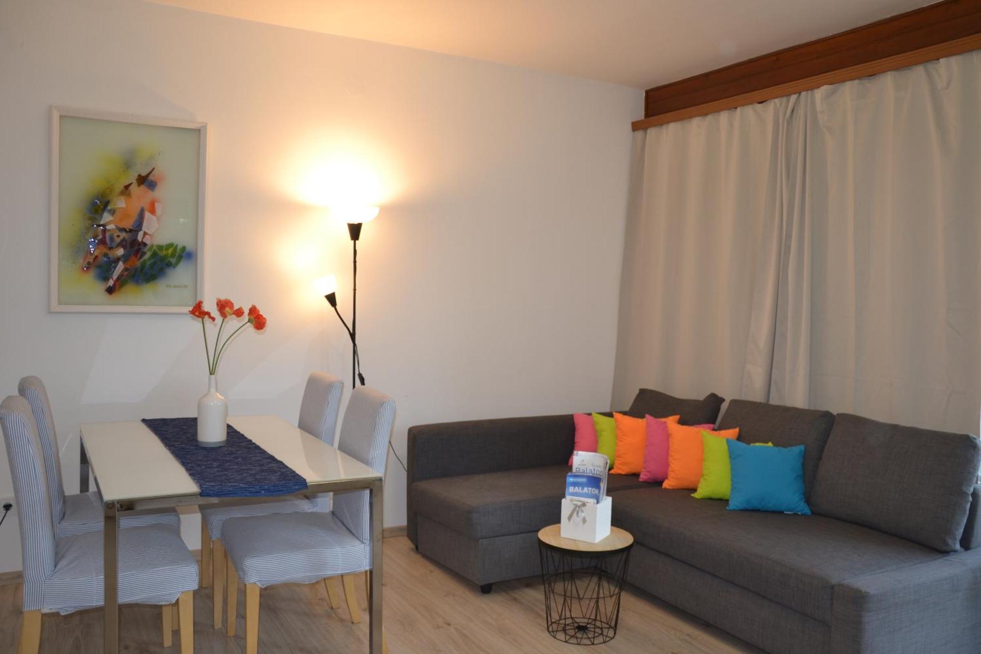 Akvamarin Apartman เคสเท ภายนอก รูปภาพ