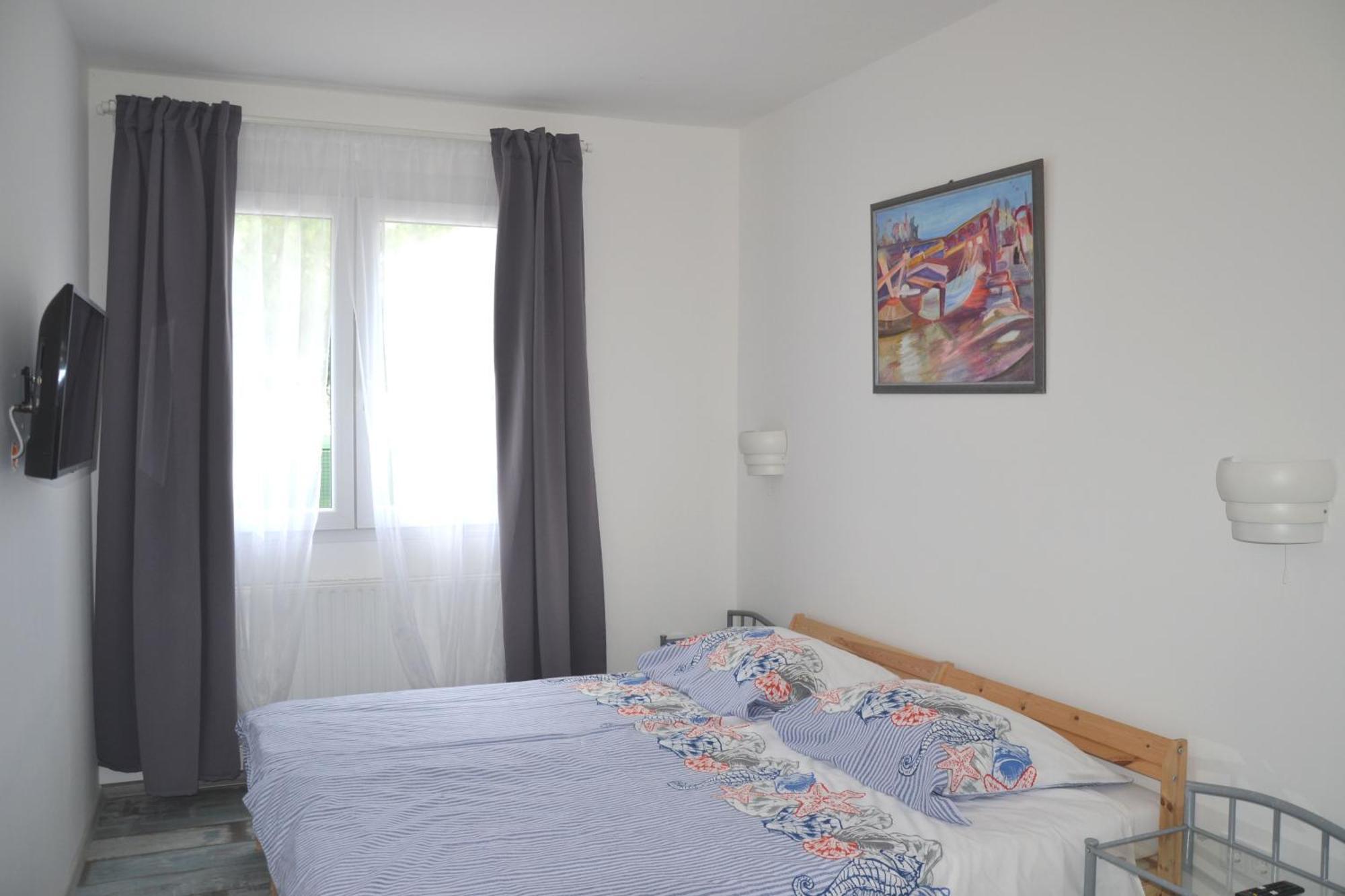 Akvamarin Apartman เคสเท ภายนอก รูปภาพ